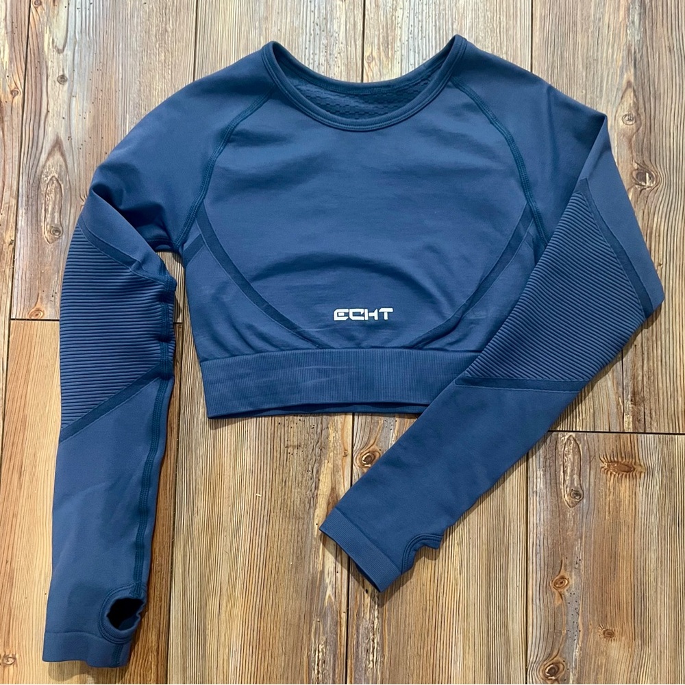 ECHT Extra Small workout cropped top.  Long sleeves. Blue.  NWOT
